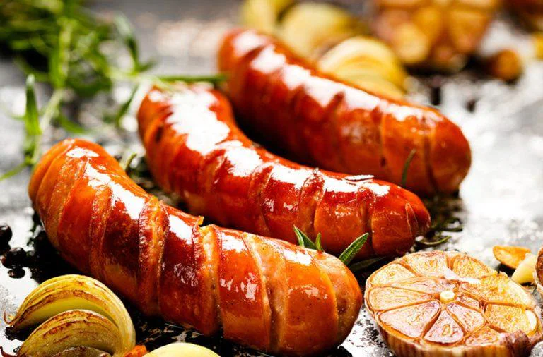 Carnati de Casa: Traditie si Deliciu în Bucataria Romaneasca