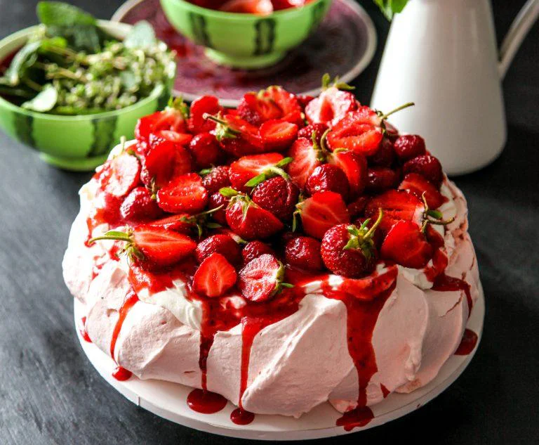 Prajitura Pavlova: Eleganta in Delicatete,O Simfonie a Crocantei si Finetei Culinare